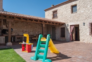 Children’s area - Casa Rural Fuente del Pinar for 10 people (Cantalejo)