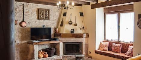 Smart TV, fireplace, DVD player, table football