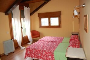 3 habitaciones, tabla de planchar con plancha y ropa de cama 