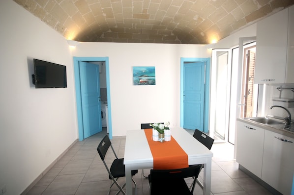 Dining - Favignana center apartment with terrace (Favignana)