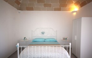 3 chambres, fer et planche à repasser