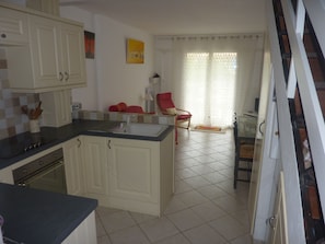Interior - DELIGHTFUL TYPICAL PROVENCAL COTTAGE WITH LARGE SHARED POOL 12KM ST TROPEZ (Cogolin)