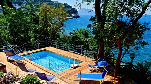 Amazing villa with direct view of the isle of Capri and panoramic terrace