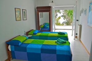 4 bedrooms, iron/ironing board, internet, bed sheets