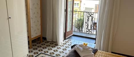 2 bedrooms, desk, travel crib, WiFi