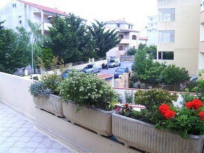 Property grounds - Alghero, Spiagge Bianca Maria Pia, beautiful veranda with outdoor kitchen (Alghero)