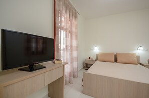2 bedrooms, desk, iron/ironing board, WiFi - DUNES Villa with Private pool for 6 (Naxos)