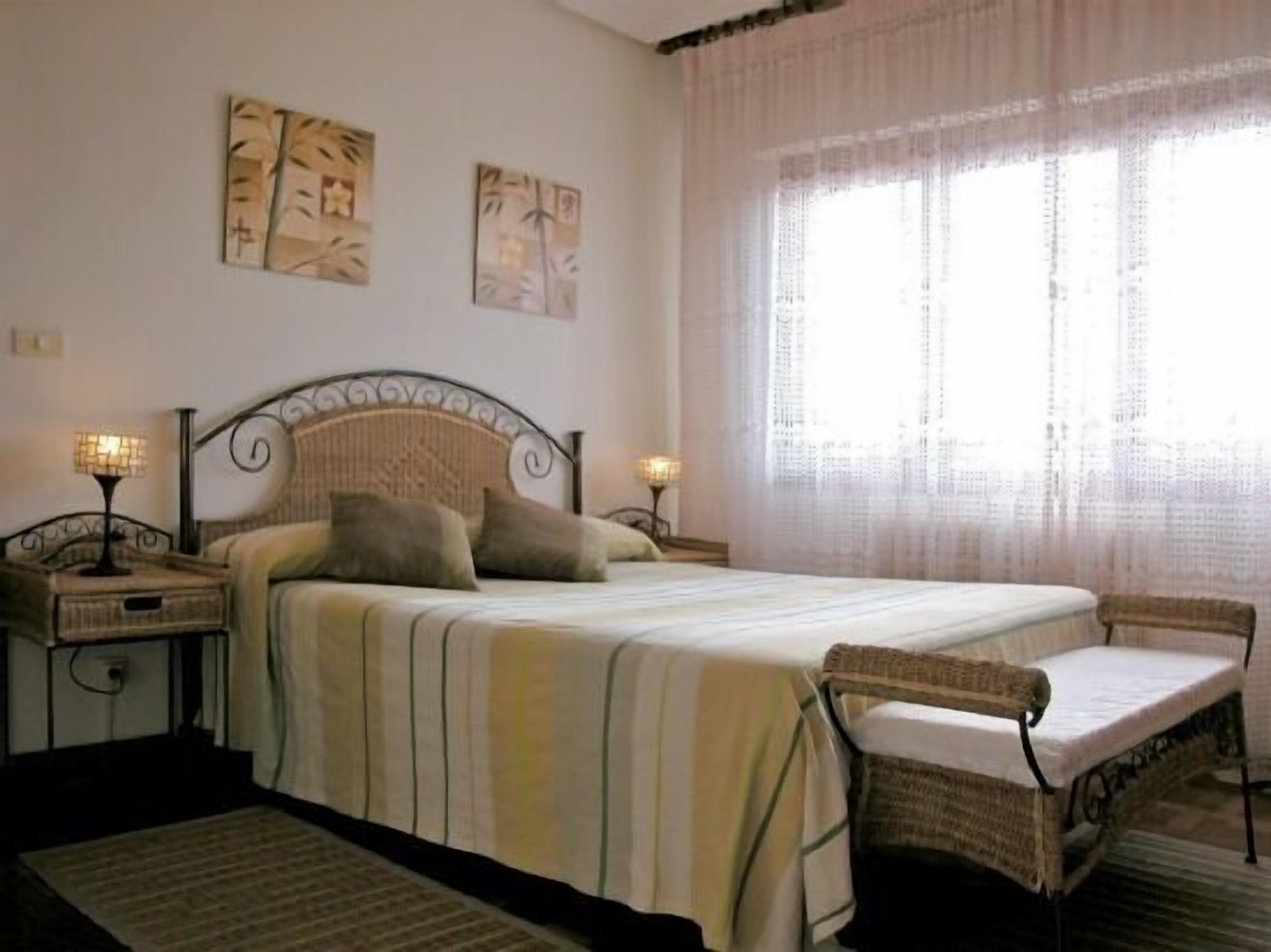 5 slaapkamers, een strijkplank/strijkijzer, wifi, beddengoed