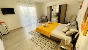 7 bedrooms, iron/ironing board, travel cot, WiFi