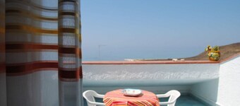 Lumia Bilo Attic Apartment a pocos pasos de la playa con vistas al mar.