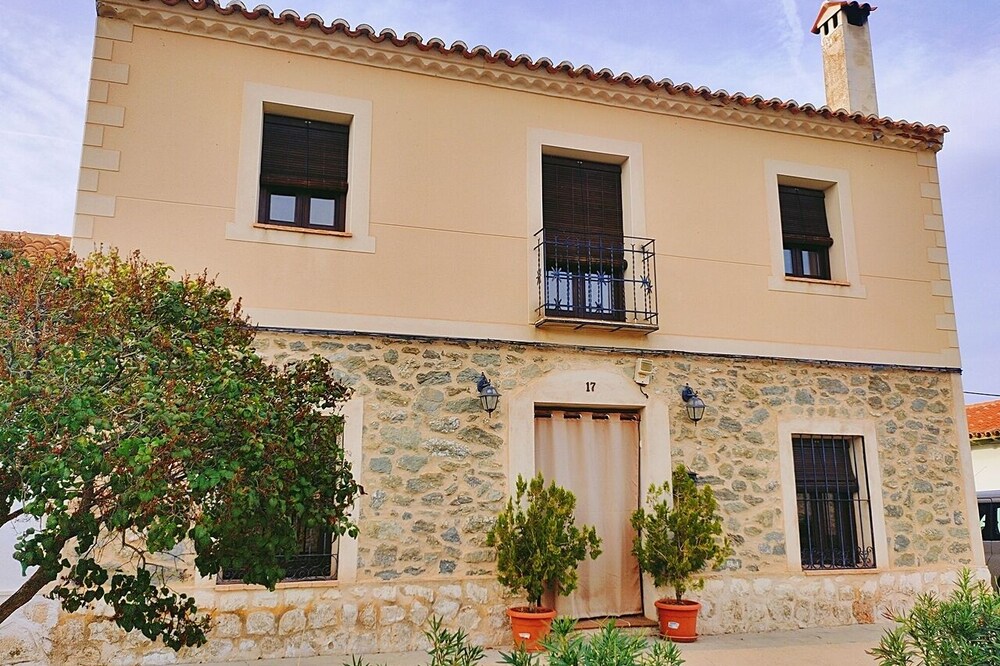 Charming rural house, near Madrid, ideal for families and children, WIFI