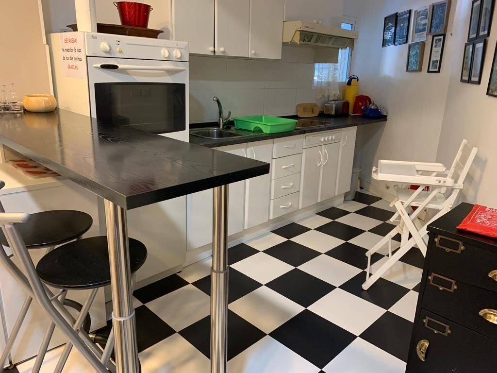  30 km from Madrid- up to 28 people.  Children FREE! 