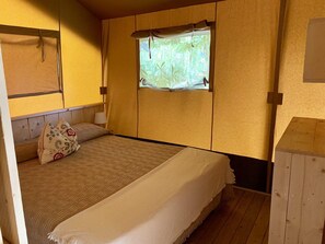 2 bedrooms, iron/ironing board, bed sheets - LODGE TENT MARGHERITA 5 p. Glamping in Tuscany (Montescudaio)