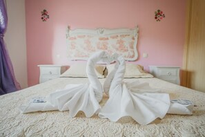 4 chambres, lit parapluie, Wi-Fi, draps fournis