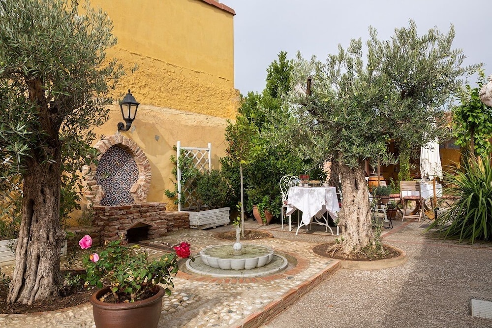 Self catering BEAUTIFUL ALAMEDAS***** for 13 people