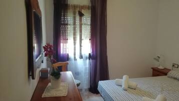 3 bedrooms, iron/ironing board, bed sheets, wheelchair access