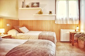 2 bedrooms, iron/ironing board, travel cot, Internet
