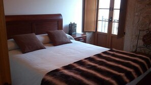 5 habitaciones, tabla de planchar con plancha y wifi gratis