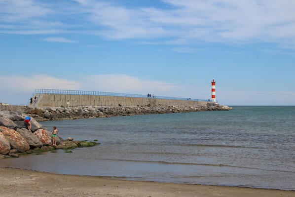 Plage à proximité, chaises longues