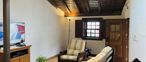TV, fireplace, DVD player, stereo
