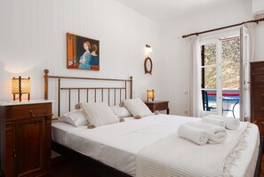 3 Schlafzimmer, Schreibtisch, Bügeleisen/Bügelbrett, Reisekinderbett