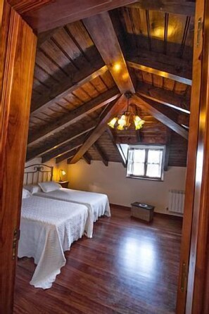 4 bedrooms, iron/ironing board, travel cot, free WiFi