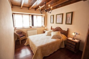 4 chambres, fer et planche à repasser, lit parapluie, Wi-Fi gratuit