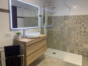 Bathtub, hair dryer, towels, soap