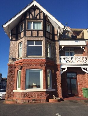 Exterior - Spacious 2bed, G/F Family Apartment Beach Location (Paignton)