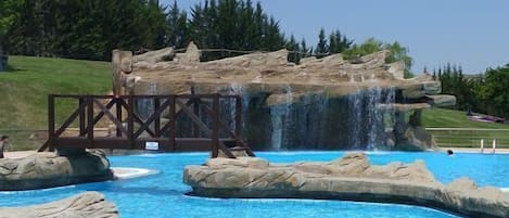 Una piscina techada, una piscina climatizada