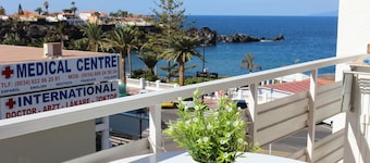 Apartment right on the beach of Playa de La Arena, with balcony and sea view
