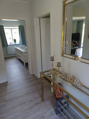 1 bedroom, iron/ironing board, travel crib, free WiFi - Comfort apartment NOORBLICK at Haddebyer Noor, up to 2 people, culture, hiking, cycling (Loopstedt bei Schleswig)