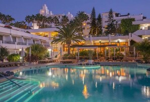 Outdoor pool, a heated pool - Beautiful penthouse a few steps from the ocean (Costa Adeje)