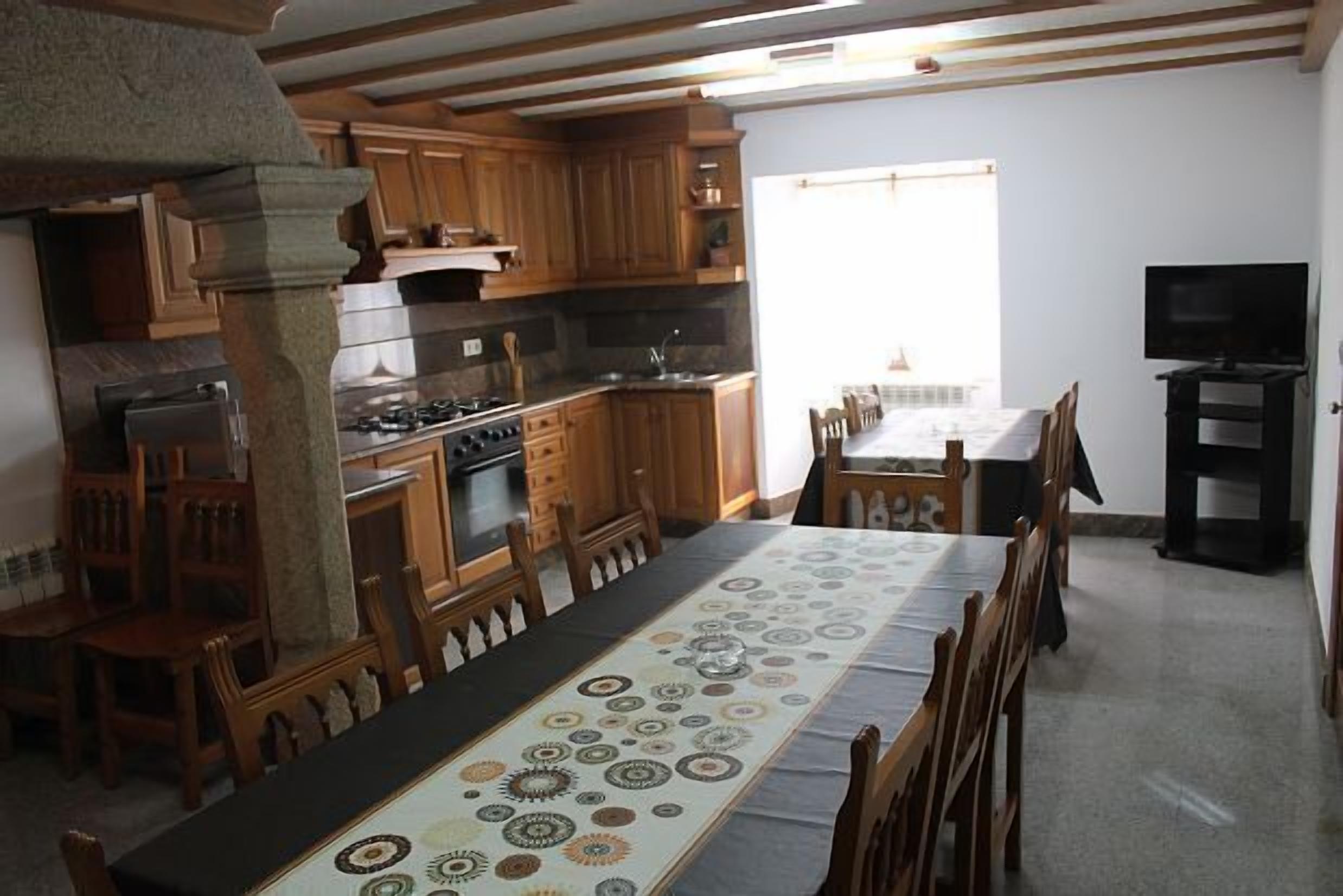 Kühlschrank, Mikrowelle, Ofen, Wasserkocher mit Kaffee-/Teezubehör