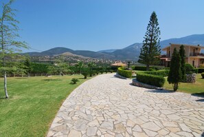 Property grounds - First floor independent apartment with amazing views & private pool in Pessada (Livathos)