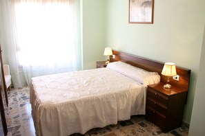 4 bedrooms, desk, free WiFi, bed sheets - Sol apartment ideal for large families and to visit the Monasterio de Piedra. (Munébrega)