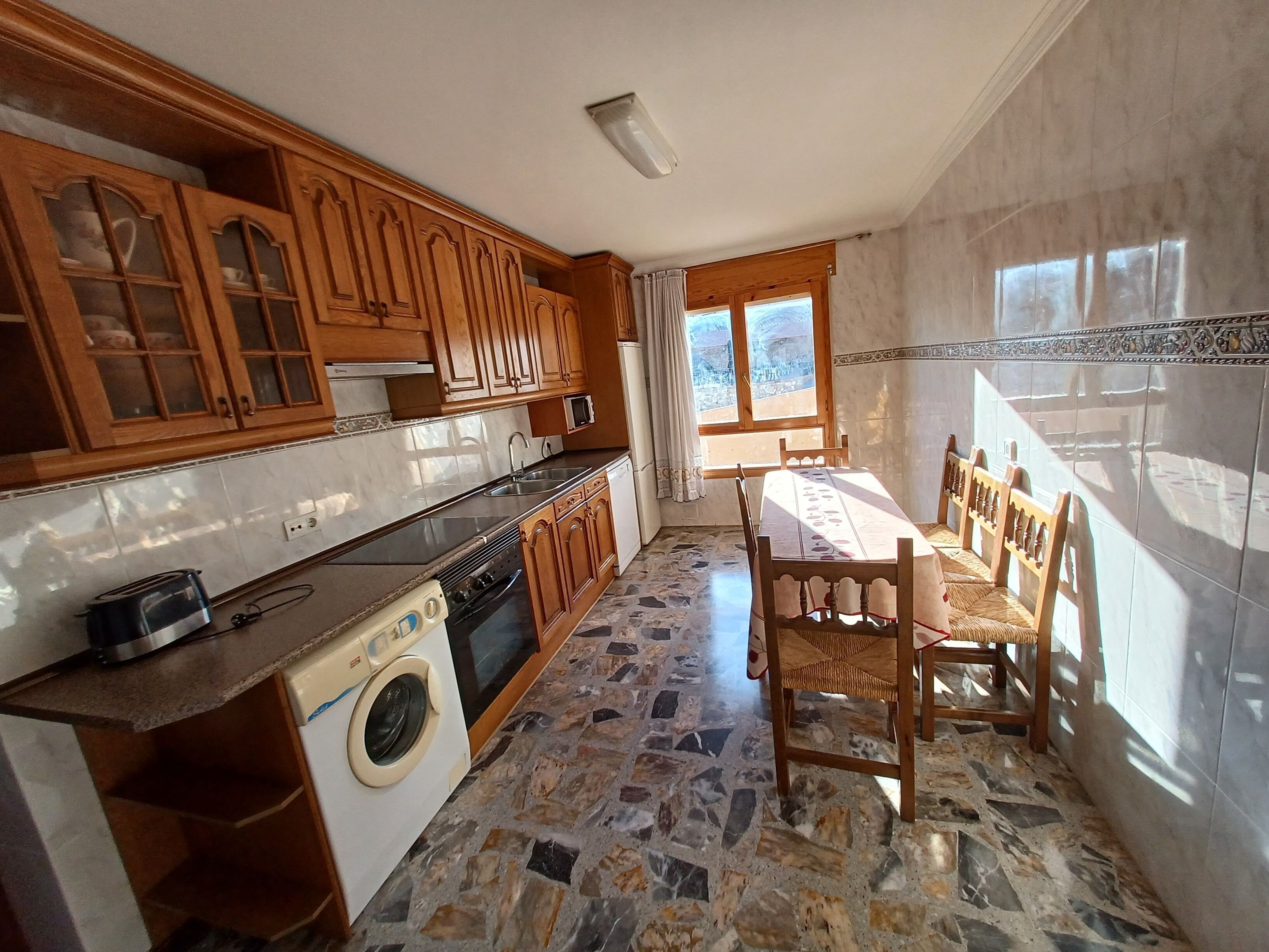 雪櫃、微波爐、焗爐、爐具