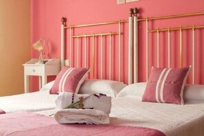 5 Schlafzimmer, Bügeleisen/Bügelbrett, Reisekinderbett, kostenloses WLAN