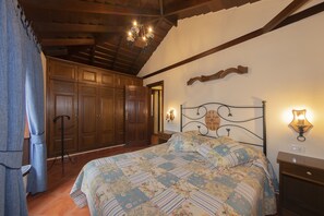 2 bedrooms, in-room safe, travel crib, free WiFi