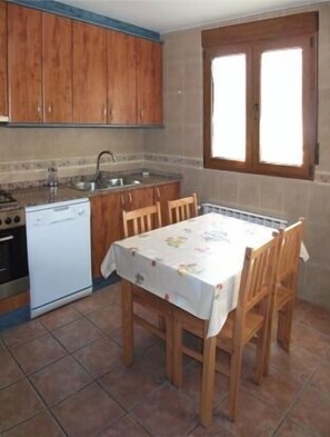 Refrigerador, microondas, horno, lavavajillas