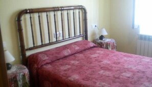 3 slaapkamers, een strijkplank/strijkijzer, wifi, beddengoed