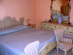 4 chambres, fer et planche à repasser, draps fournis