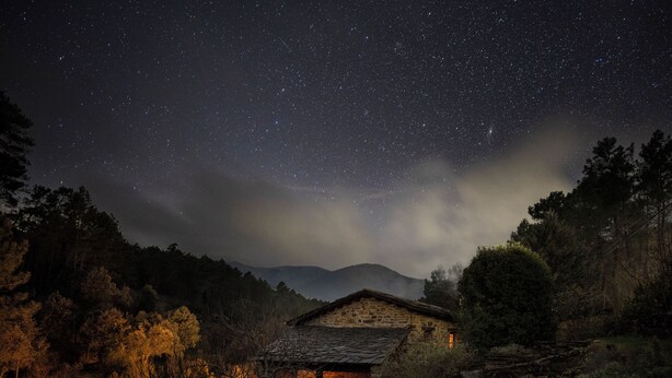 A stone building with a tiled roof, a stone pathway leading to it, and a starry night sky above. - Mill rehabilitated with Natural Pool and Barbecue in natural environment  (Pinofranqueado)