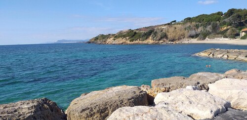 Plage à pied, 2 chambres, clim wifi, bien équipé