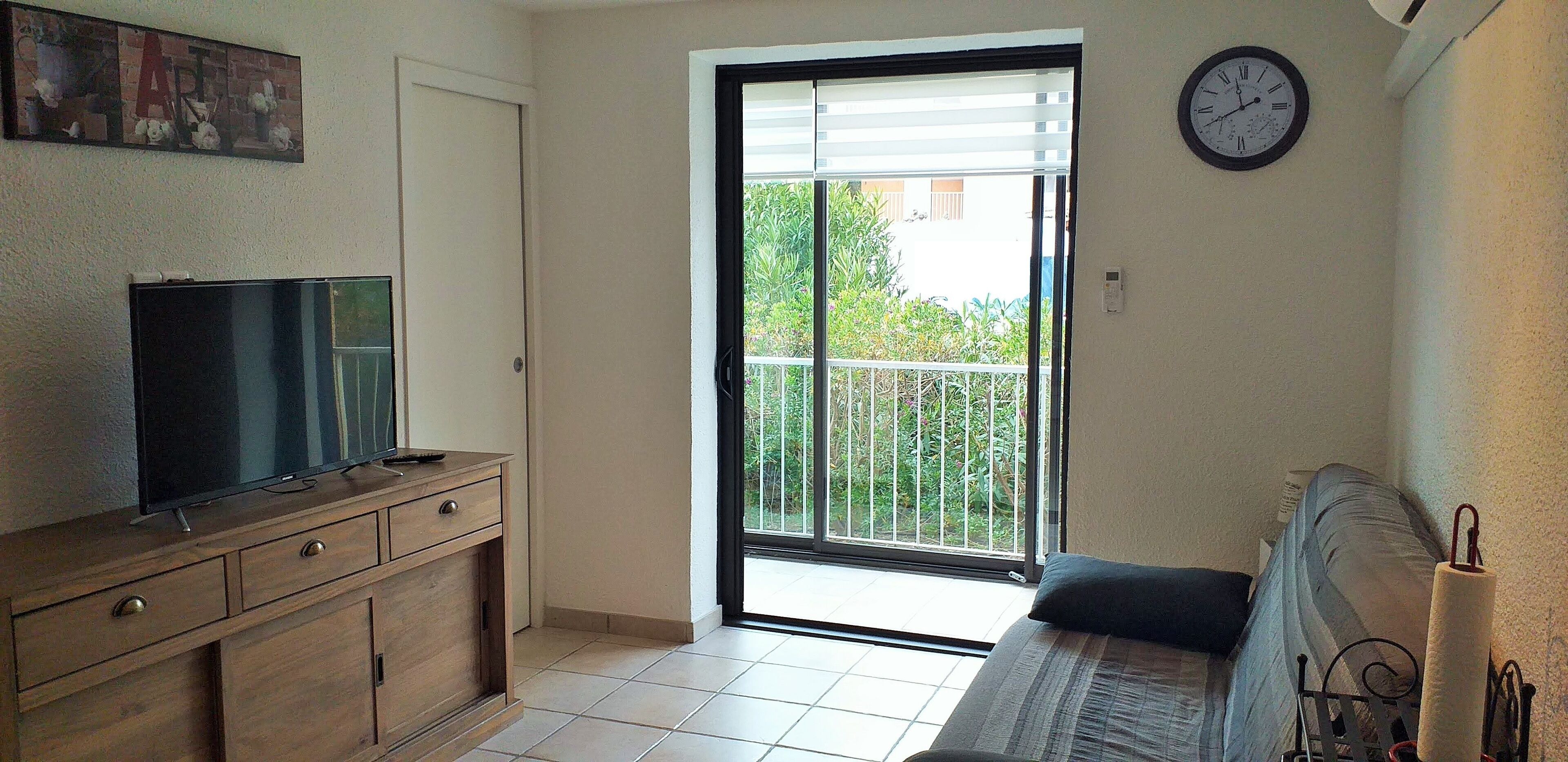 电视、桌上足球、乒乓球、书