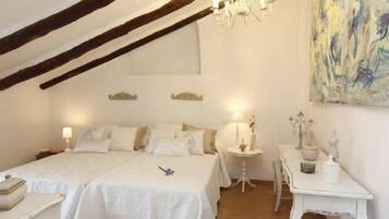 6 Schlafzimmer, Bügeleisen/Bügelbrett, Reisekinderbett, Bettwäsche