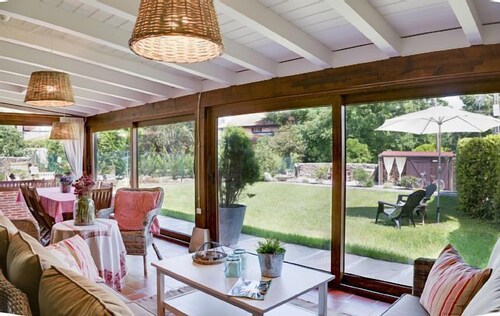 "Casa Suca" With garden and barbecue, between the sea and the mountain. Rental 12 people