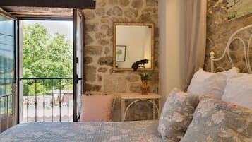 5 slaapkamers, een strijkplank/strijkijzer, gratis wifi, beddengoed