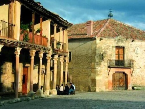 The House of the Chickens for 4 people