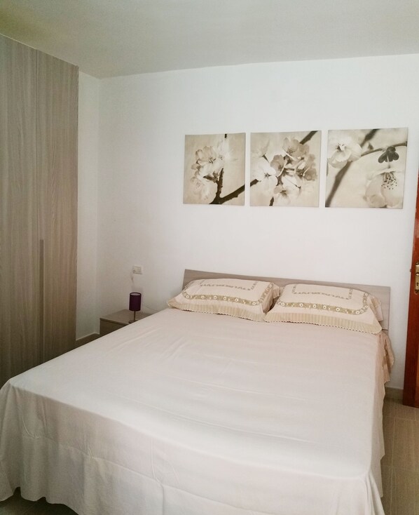 1 bedroom, WiFi, bed sheets